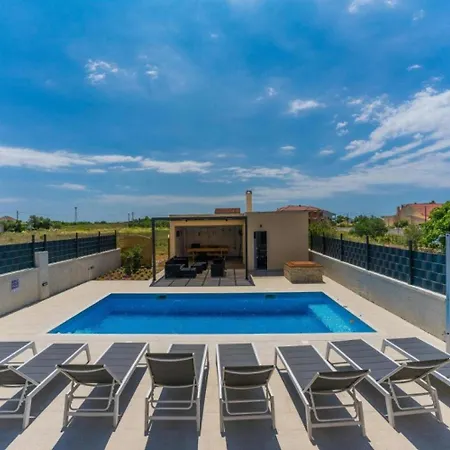 Ivana - Private Pool Privlaka (Zadar)