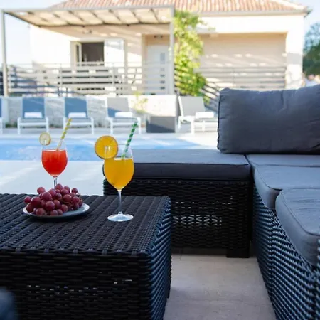 Ivana - Private Pool Holiday home